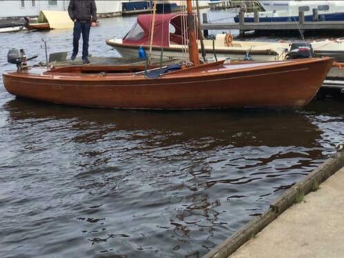 Vergrote vrijheid houten zeilboot