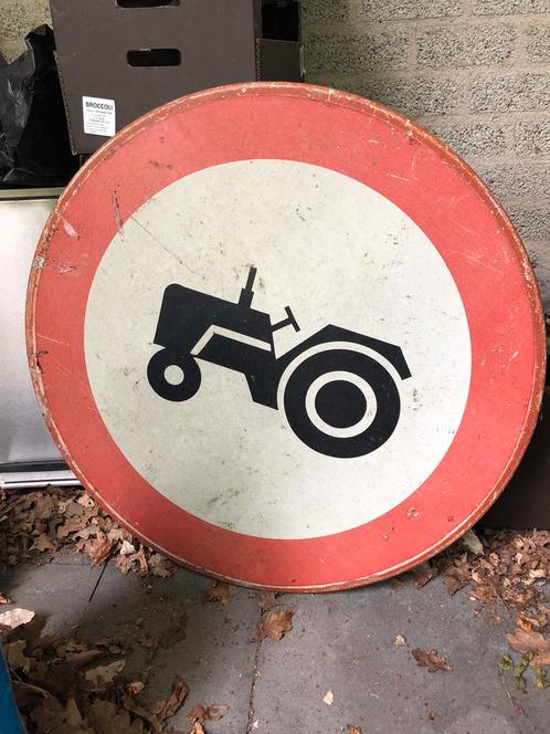 Verkeersbord met tractor