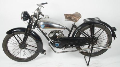 Verschillende Oldtimer motoren en brommers aangeboden