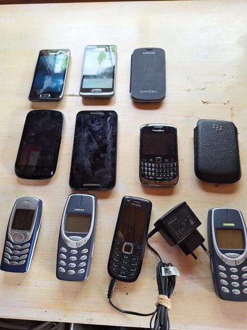 verschillende oude mobiele telefoons