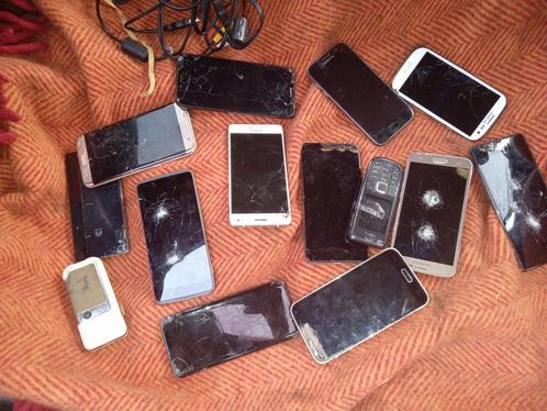 Verzameling defecte smartphones samen 45 euro