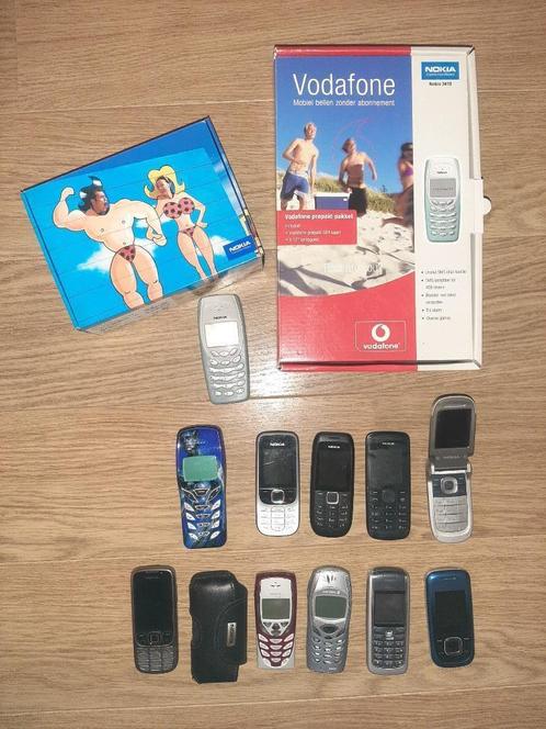 Verzameling vintage Nokia telefoons met doos 3410 3310