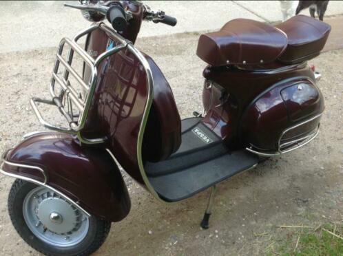 Vespa motor scooter VBB 150 bordeaux