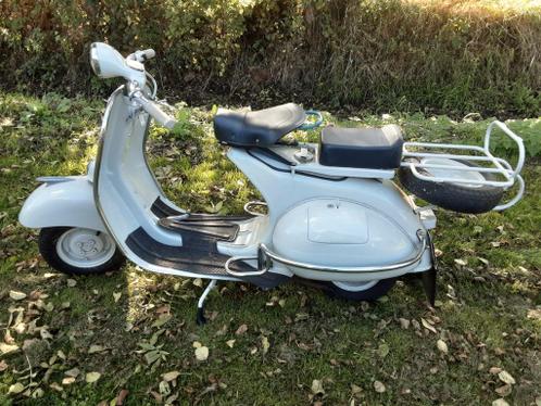 Vespa oldtimer scooter in zeer nette staat,