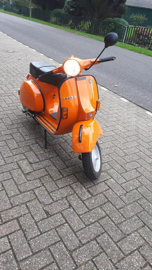 Vespa P 200 E motor scooter