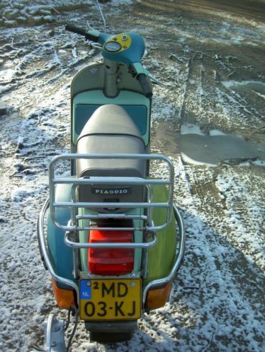 Vespa P200 E rijdend kunstobject