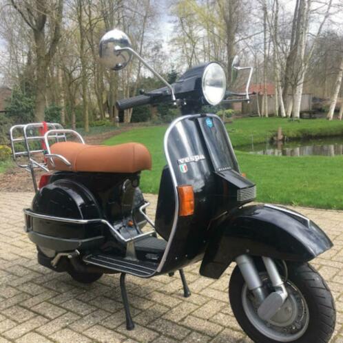 Vespa P200E, bj. 1998, in perfecte staat en maar 9913 km. 