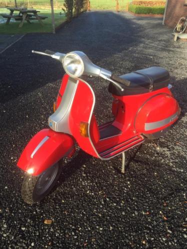 Vespa P200E motorscooter