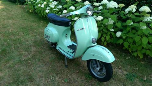 Vespa primavera 125 1975 oldtimer motorscooter