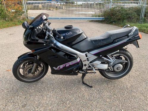 VFR 750 F 1992 RC36-1 zwart