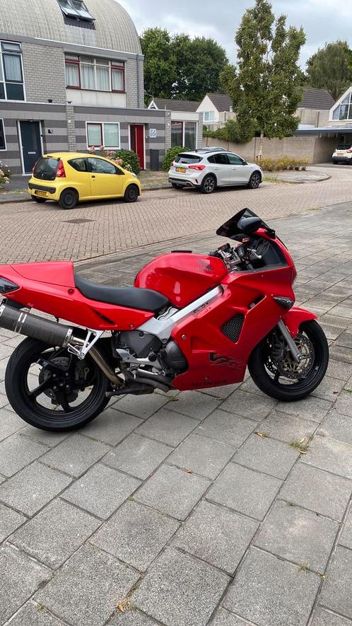 Vfr 800  met nieuwe banden