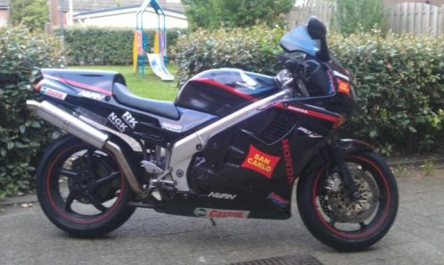 VFR750F San Carlo Gresini replica