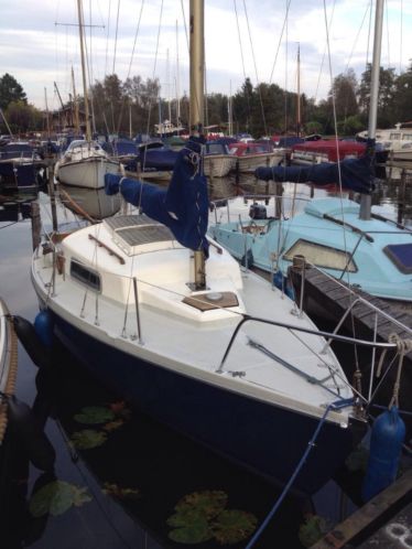 Victoire 22 kajuitzeilboot volledig origineel 4takt Mercury