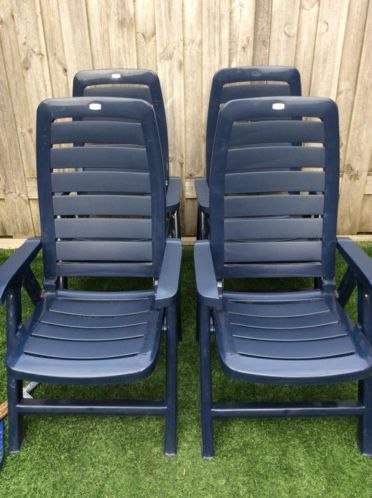 zoals dat Republikeinse partij Beperking Vier mooie blauwe standen stoelen voor de tuin van Jardin - Advertentie  561063
