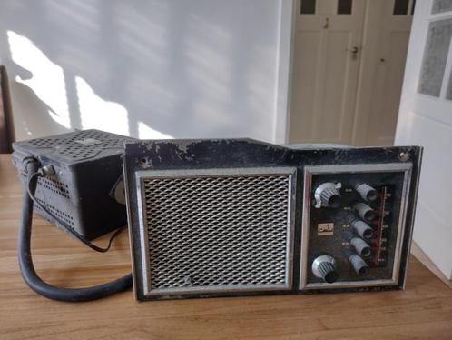 Vintage autoradio met buizen