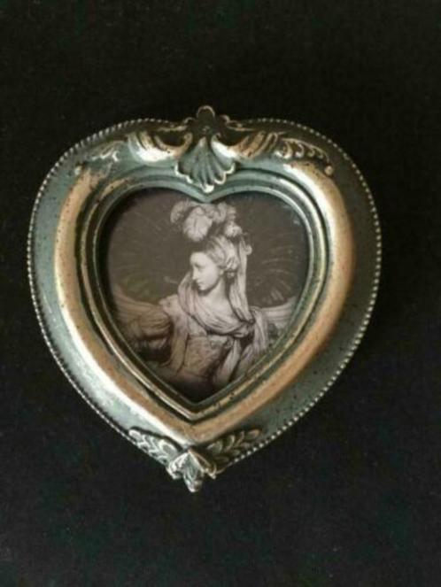 vintage brocante houten fotolijstje hart vorm in barok stijl