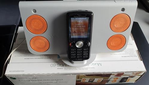 Vintage GSM Sony Ericsson W810 en Music Desk MDS-60