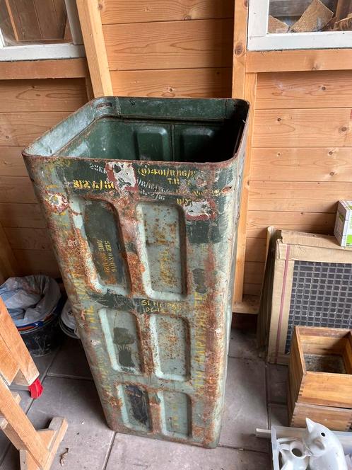 Vintage metalen XL leger kist  bank  pot  container