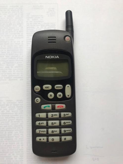 Vintage mobiele Nokia telefoon inclusief hoesje