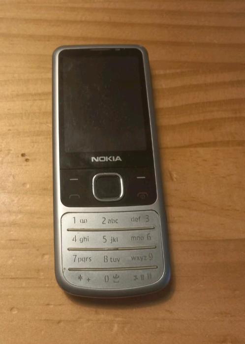 Vintage Nokia 6700c-1