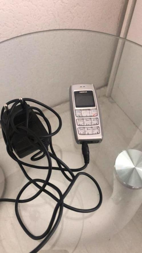 Vintage Nokia met lader geen simcard