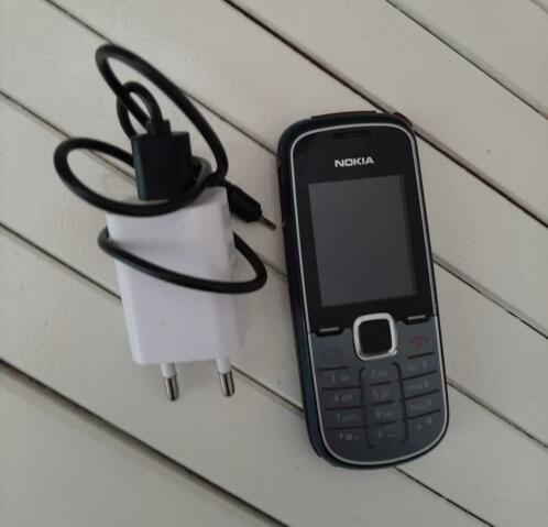 Vintage Nokia RH 1662 met oplader.