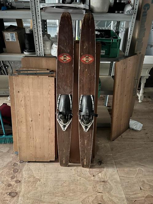 Vintage skix27s Freyrie , decoratie