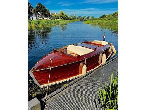 vintage speedboat Attwood L565