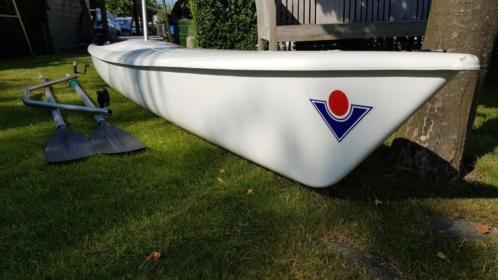 Virus turbo skiff met wing systeem. Polyester