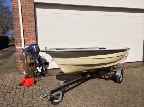 Visbootje met nieuwe motor