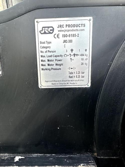 vissersbootje met elekrtrische motor.