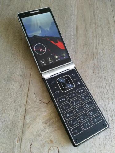 VKworld T2 plus Android 7.0 flip phone