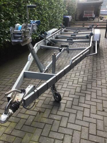 Vlemmix tandemas met kenteken 2700kg 7,5m. Ook sloepen