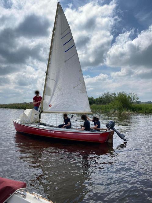 Vlotte rode randmeer met wedstrijd uitrusting