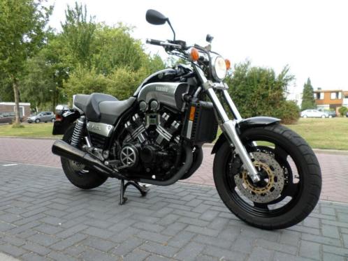 vmax 1200 zeeer netjes 26000 km ook veel onderdelen 