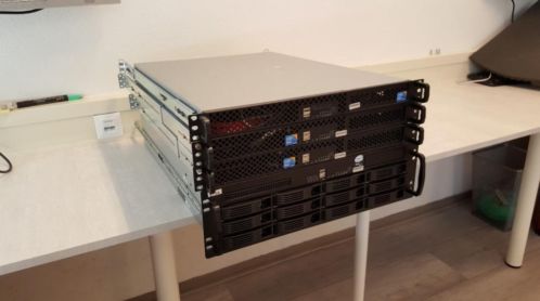 VMware server-cluster met 4 systemen (3x ESX, 1x storage)