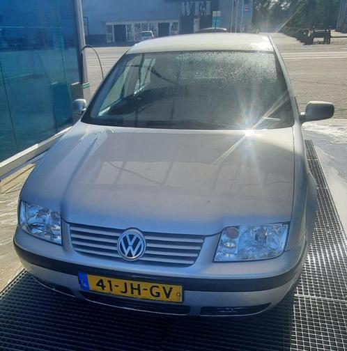 Volkswagen Bora 1.6 77KW 2002 Grijs