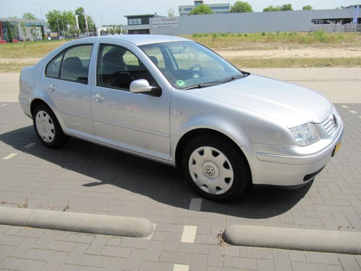 Volkswagen Bora 1.9 TDI 74KW AUT 2003 Grijs