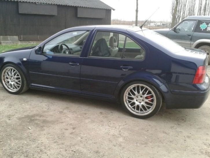 Volkswagen Bora 2.3 V5 125KW 2001 Blauw