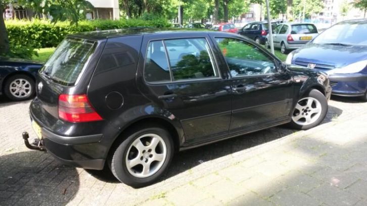 Volkswagen Golf 1.6 74KW 1998 Zwart