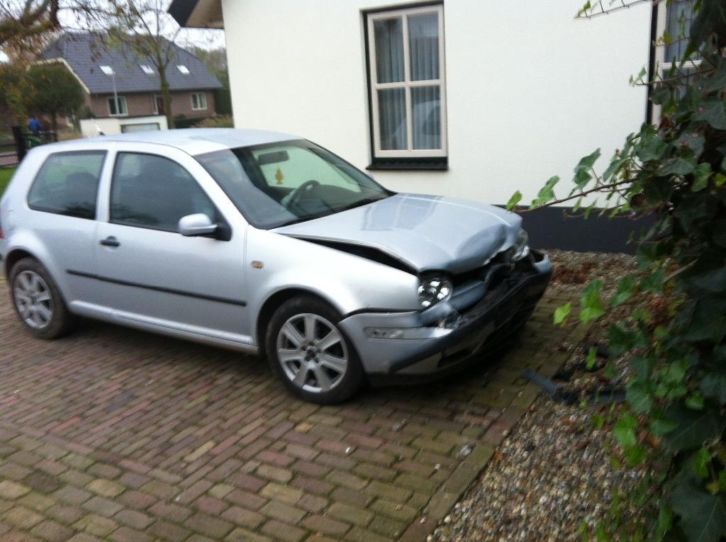 Volkswagen Golf 1.6 74KW 1999 Grijs