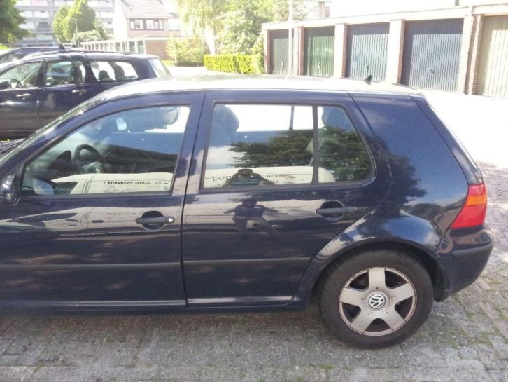 Volkswagen Golf 1.6 77KW 2001 Blauw