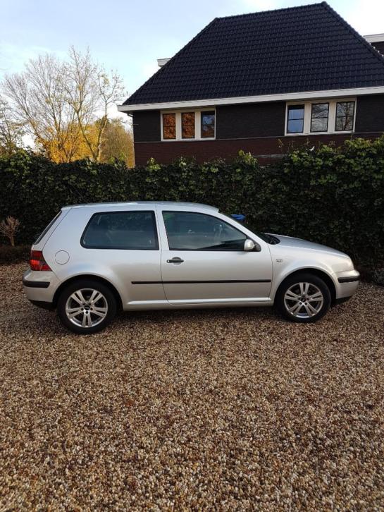 Volkswagen Golf 1.6 77KW 2001 Grijs