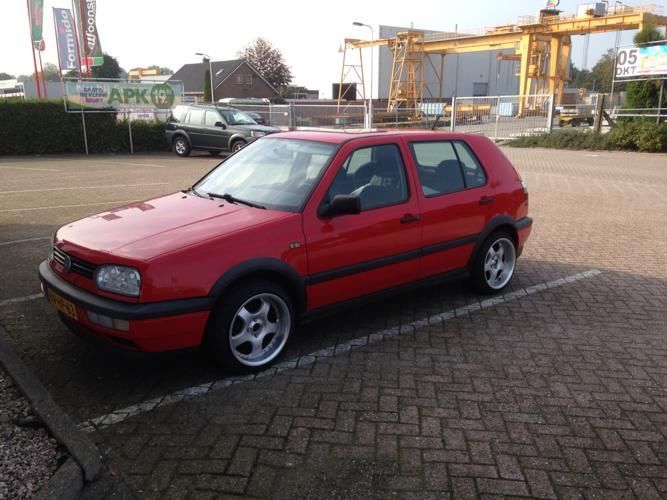 Volkswagen Golf 1.6 CL 55KW 1997 Rood