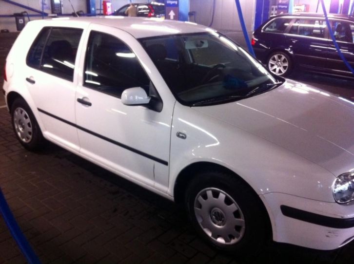 Volkswagen Golf 1.9 SDI 50KW 2000 Wit