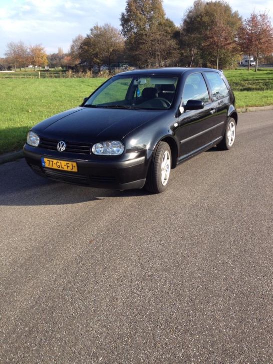 Volkswagen Golf 1.9 TDI 66KW 2001 Zwart met Nieuwe APK