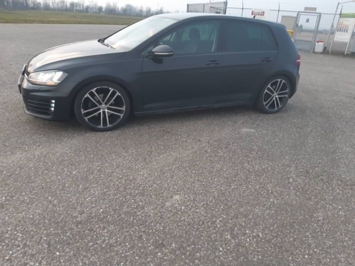 Volkswagen Golf 2.0 TDI 110KW 5D DSG 2013 Zwart