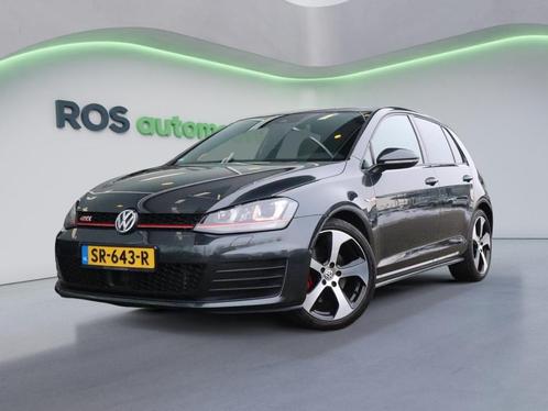 Volkswagen Golf 2.0 TSI GTI  VOL  PANO  KEYLESS  STAGE