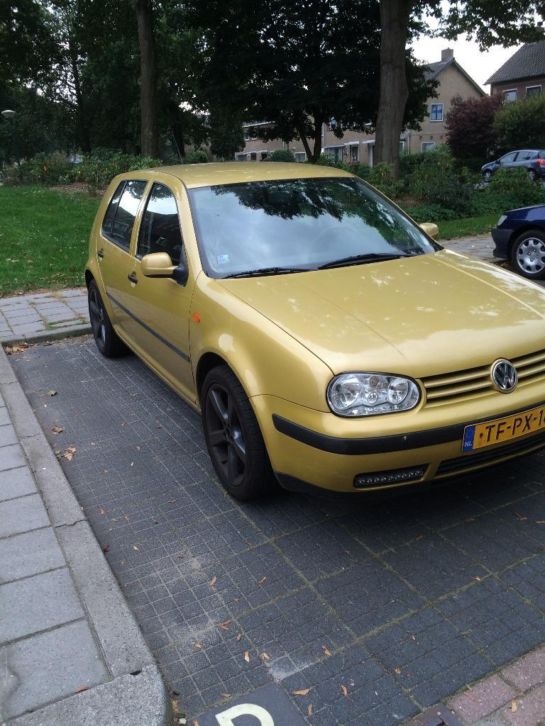 Volkswagen Golf 4 1.6 74KW 1998 Geel XENON goed onderhouden