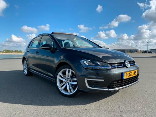 Volkswagen Golf GTE met Groot Navi  Carplay  Pano